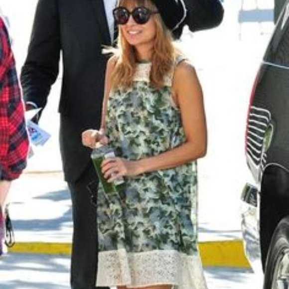 Winter Kate Nicole Richie Lace Detail Mini Dress - Picture 3 of 3